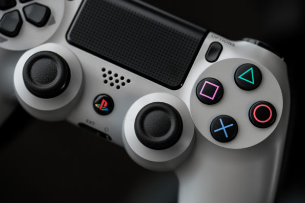 PS4, Sony realizza DualShock 4 speciale per giocatore disabile
